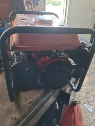 Generador SELEKA SGO1200 para piezas el motor gira