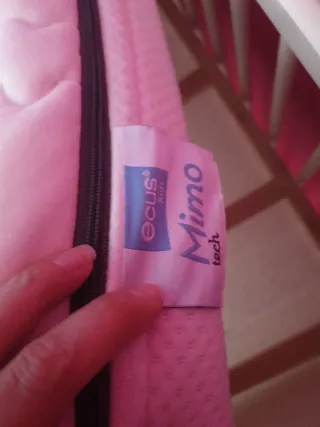 Cuna blanca ,tiene arañazos