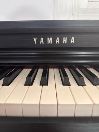 Piano Digital Yamaha CLP-825