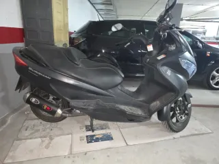 Suzuki UH200 Maxi Scooter Automática