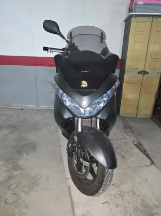 Suzuki UH200 Maxi Scooter Automática