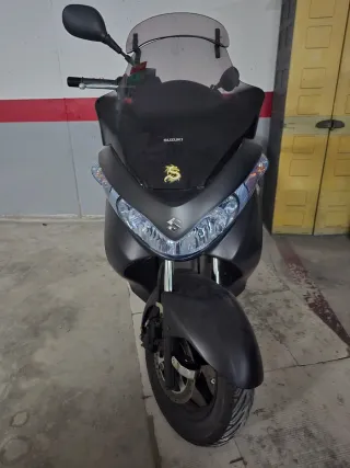 Suzuki UH200 Maxi Scooter Automática