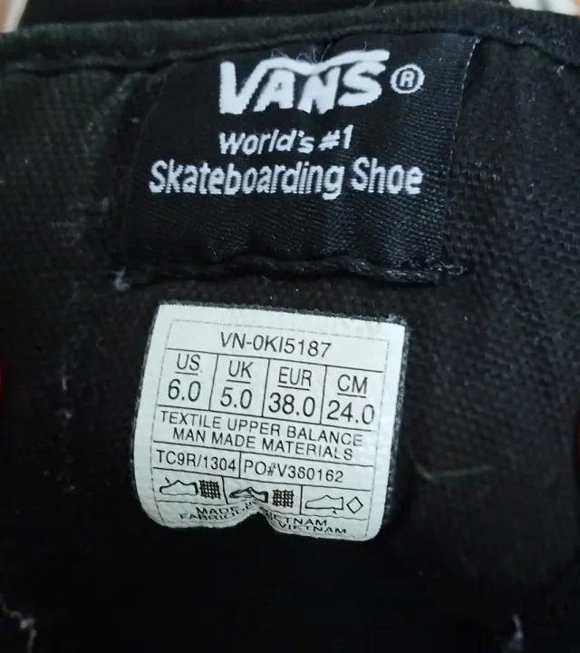 Vans Negras con Cordones Rosas