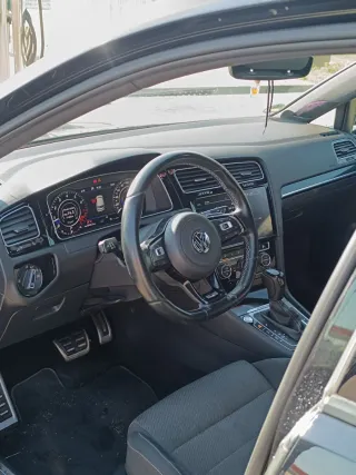 Volkswagen Golf R 310 7.5