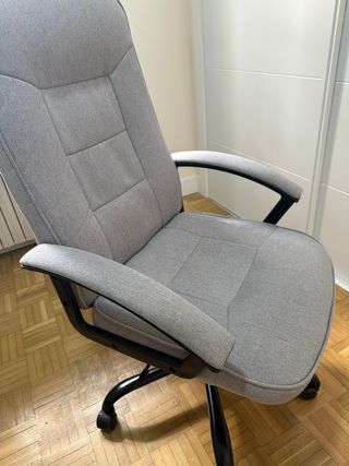 Silla de oficina gris