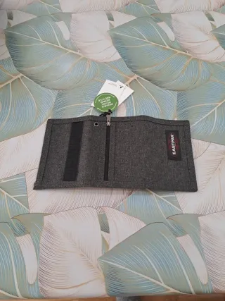 Cartera Eastpak Gris