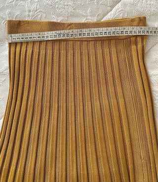 Falda plisada Zara color mostaza