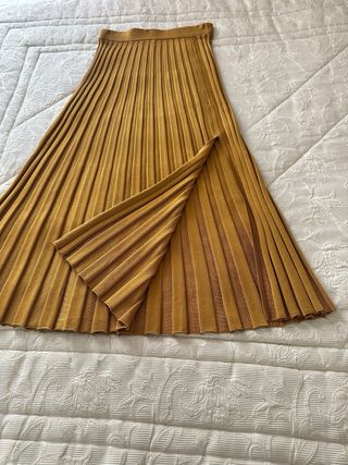 Falda plisada Zara color mostaza