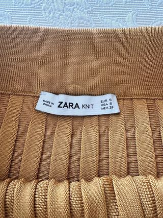 Falda plisada Zara color mostaza