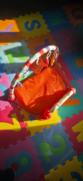 Gimnasio para bebé con piano