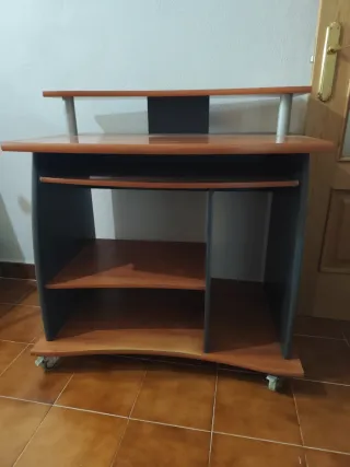 Mesa Ordenador con Ruedas y bandeja extraíble