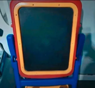 Pizarra infantil con silla