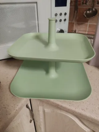 Frutero de plástico verde de 2 pisos