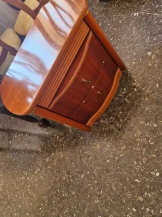 Mueble de madera con cajones