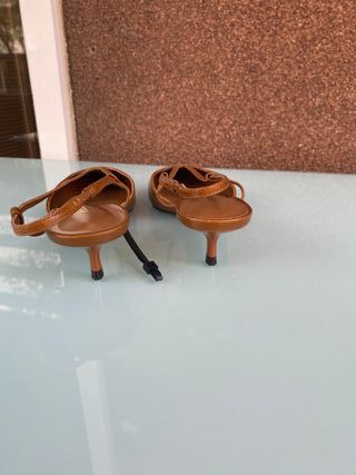 Zapatos piel destalonados Zara