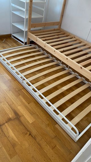 Cama inferior con ruedas y somier