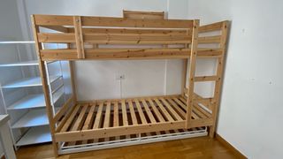 Cama inferior con ruedas y somier