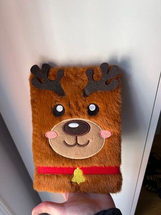 Libreta de peluche de reno, con un tacto suave.
