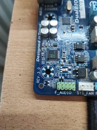 Placa Base Gigabyte H61M-DS2 + i3 + 8GB RAM