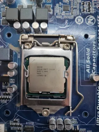 Placa Base Gigabyte H61M-DS2 + i3 + 8GB RAM