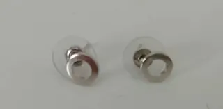 Pendientes plateados con cierre