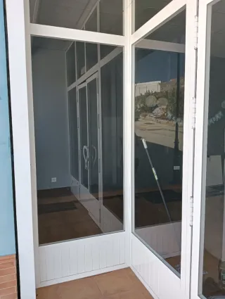 Cristalera para entrada comercio