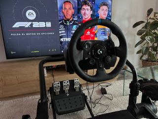 Silla + Volante y pedales Logitech G923 PS5/PS4/PC
