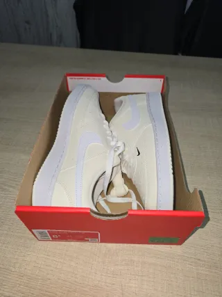 Zapatillas Nike Court Vision Low  crema Blanco