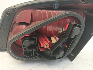 PILOTO TRASERO IZQUIERDO INTERIOR RENAULT VEL SAT