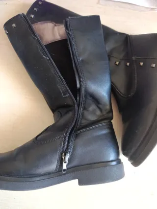 Botas de piel altas niña negras. Talla 30