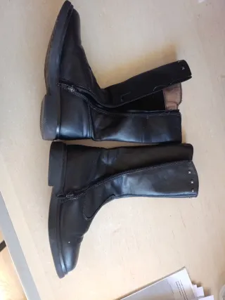 Botas de piel altas niña negras. Talla 30