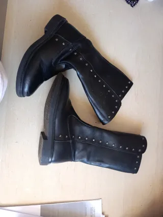 Botas de piel altas niña negras. Talla 30