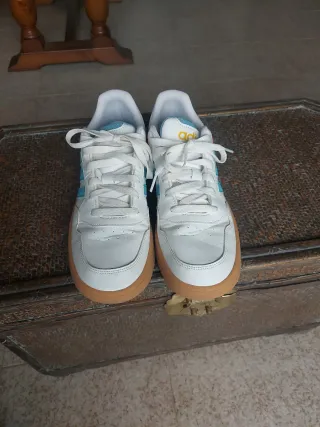 Zapatillas Adidas Blancas y Azules