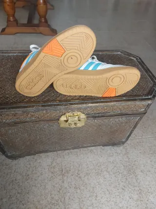 Zapatillas Adidas Blancas y Azules
