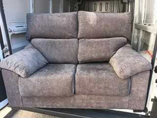 Sofá 2 plazas gris tela como nuevo,apenas se uso.