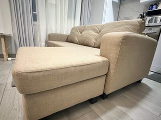 Sofá chaise longue beige 3 plazas – impecable