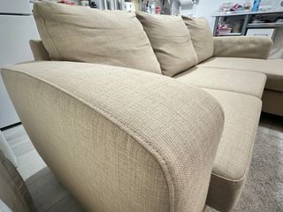 Sofá chaise longue beige 3 plazas – impecable
