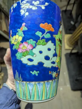 Jarrón antiguo asiático