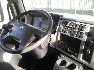 Volvo FL 240-CAMIONES GRUA