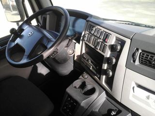 Volvo FL 240-CAMIONES GRUA