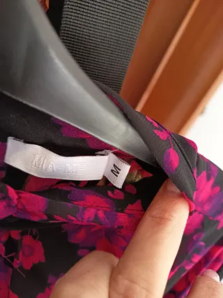 Vestido floral negro y fucsia talla M