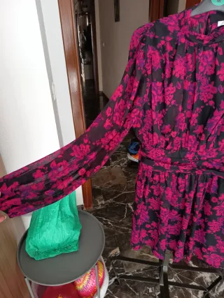 Vestido floral negro y fucsia talla M