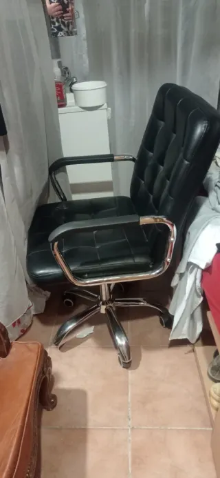 Silla giratoria Benton negra