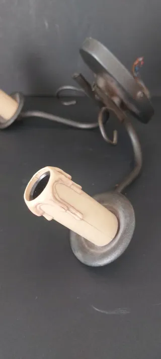 Aplique rústico de metal