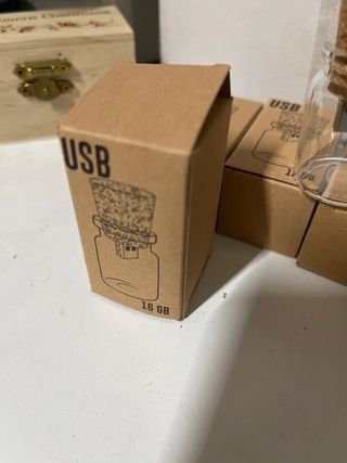 5 USB 16GB en Botella de Cristal
