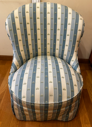 Sillón tapizado vintage romántico azul