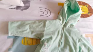 Chaqueta bebé 6-12 meses con capucha