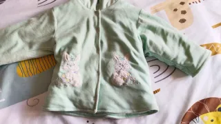Chaqueta bebé 6-12 meses con capucha