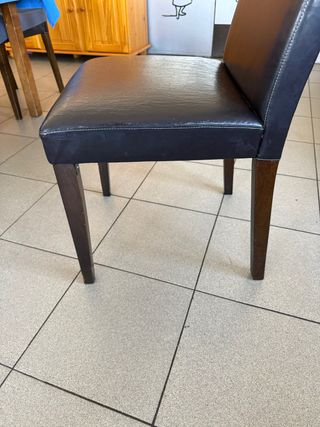Sillas de comedor de cuero y madera con funda