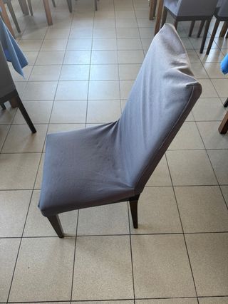 Sillas de comedor de cuero y madera con funda